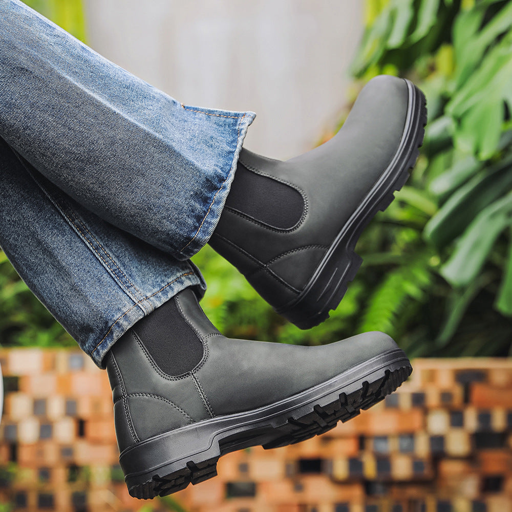 wide fit, arch support, waterproof design Chelsea boots with leather look